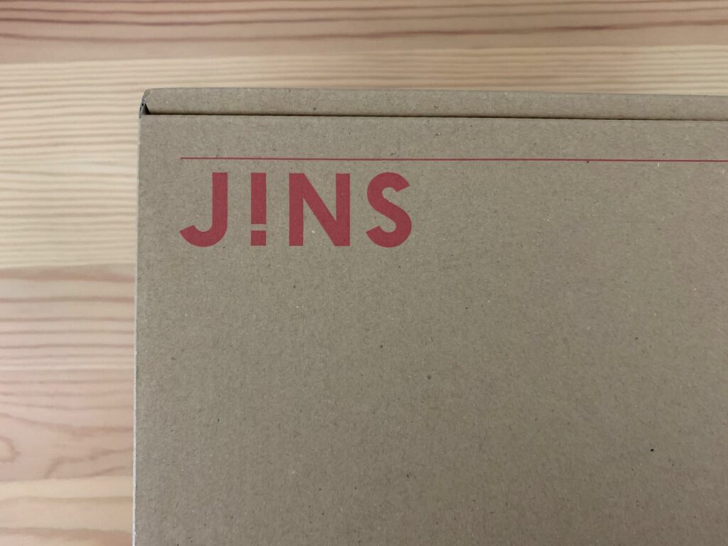 JINSの箱